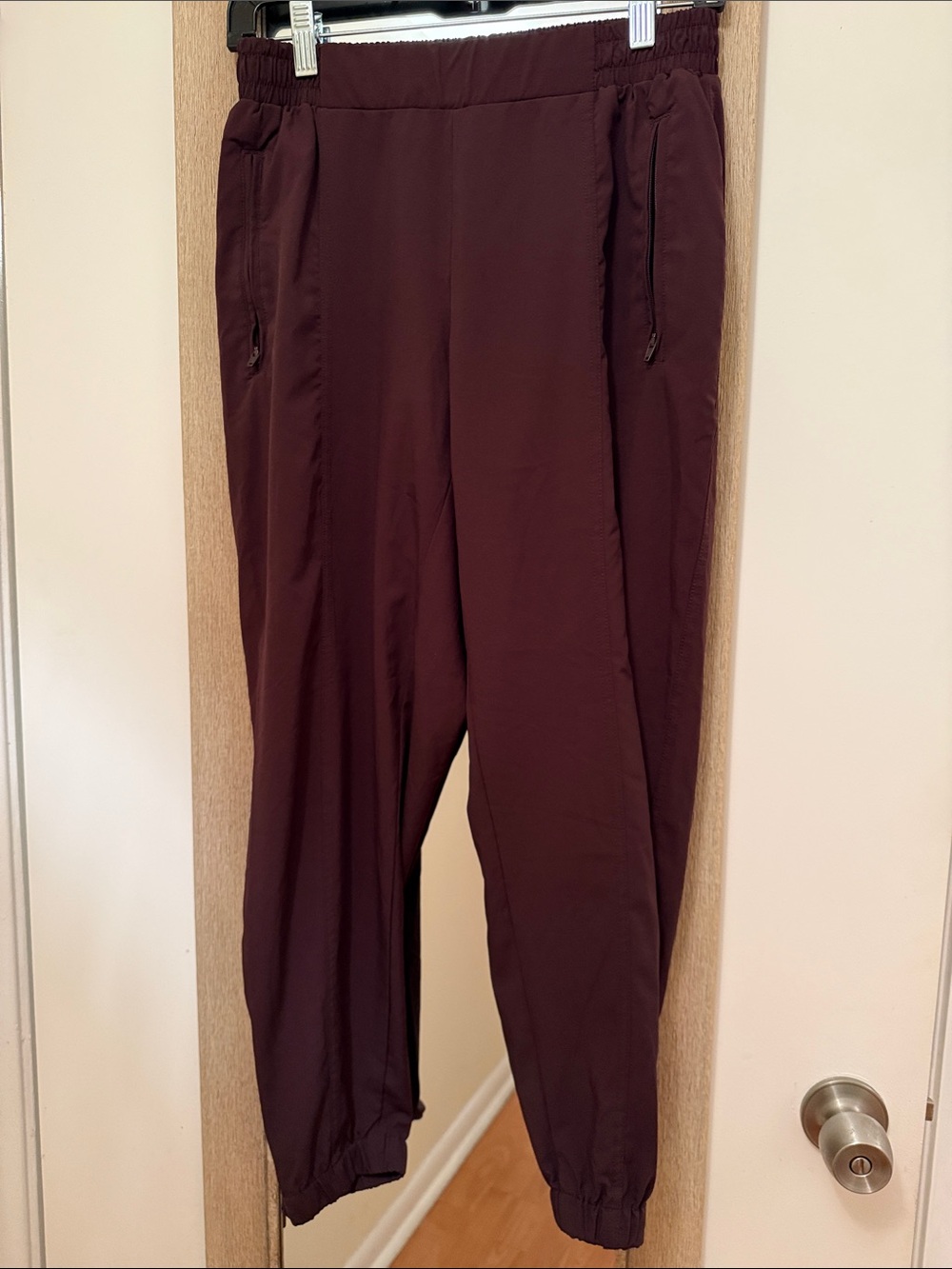 Casual Elastic Ankle Jogger Pants in Deep Plum